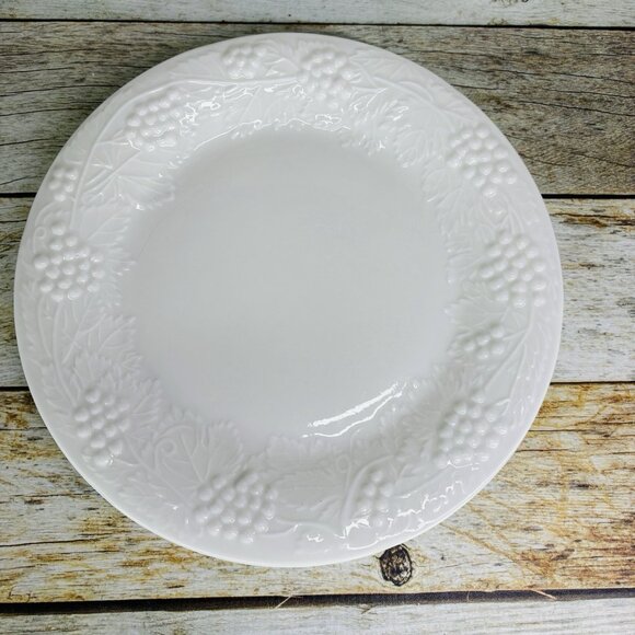 Tabletops VINEYARD Embossed Grape Vines Ceramic Oven Safe Dinner Plates Set of 5 - Picture 2 of 16